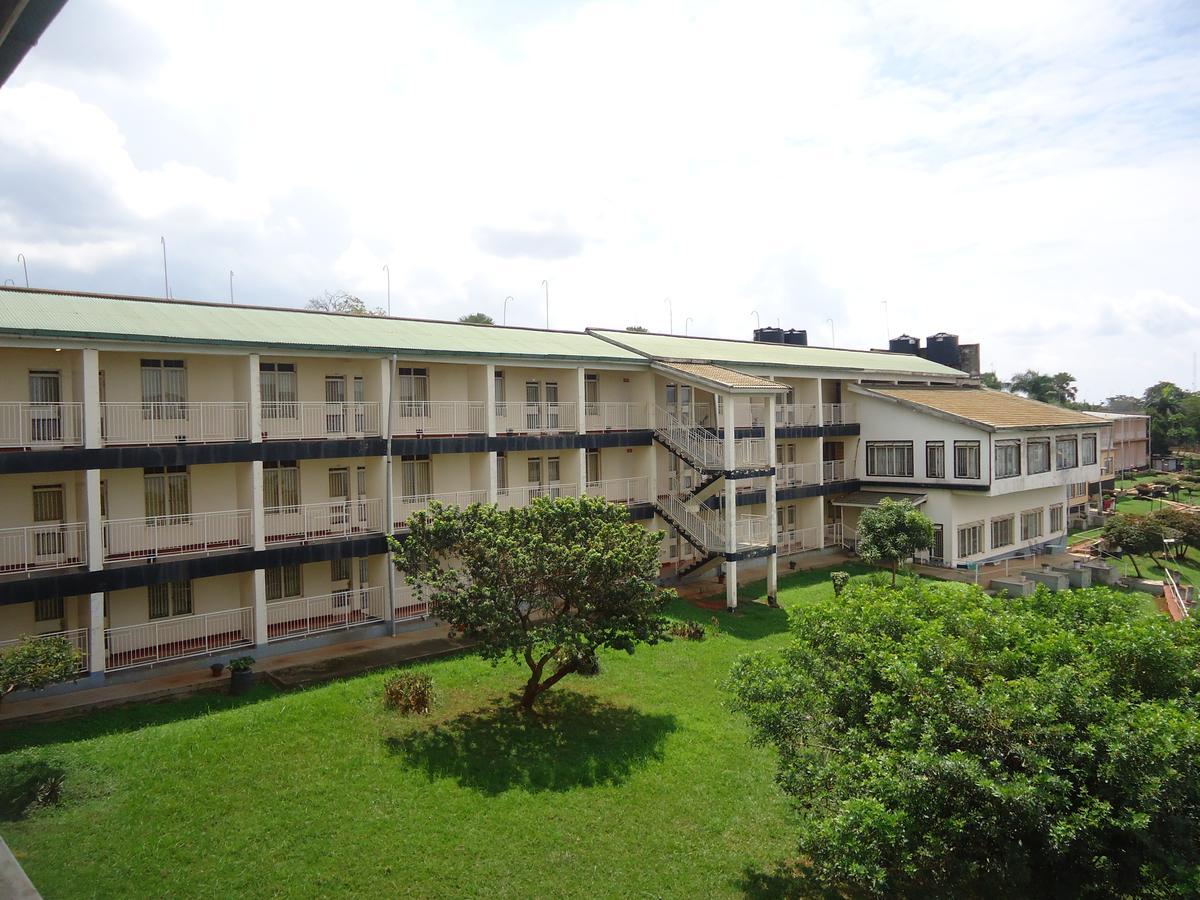 Brisk Hotel Triangle Njeru Esterno foto